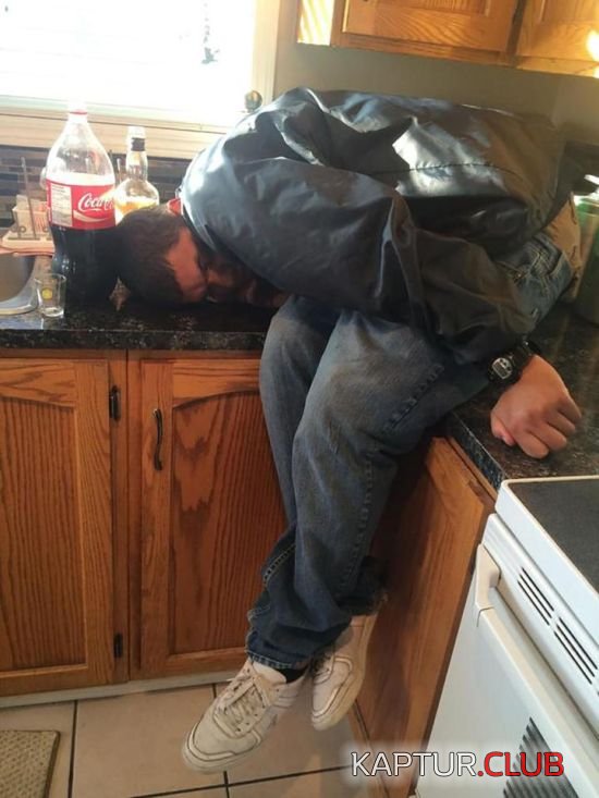 hilarious_photos_passed_out_14.jpg | Рено Каптур Клуб Россия | Форум KAPTUR.SU