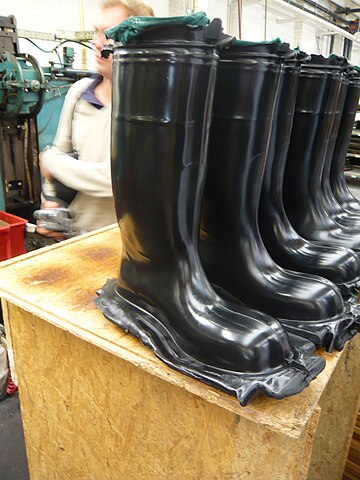 proxy.php?image=https%3A%2F%2Fupload.wikimedia.org%2Fwikipedia%2Fcommons%2Fthumb%2F8%2F82%2FRubber_boots.jpg%2F360px-Rubber_boots.jpg&hash=1f910453a230291dfa4d9bc9e05aabd5 | Рено Каптур клуб Россия | www.KAPTUR.club