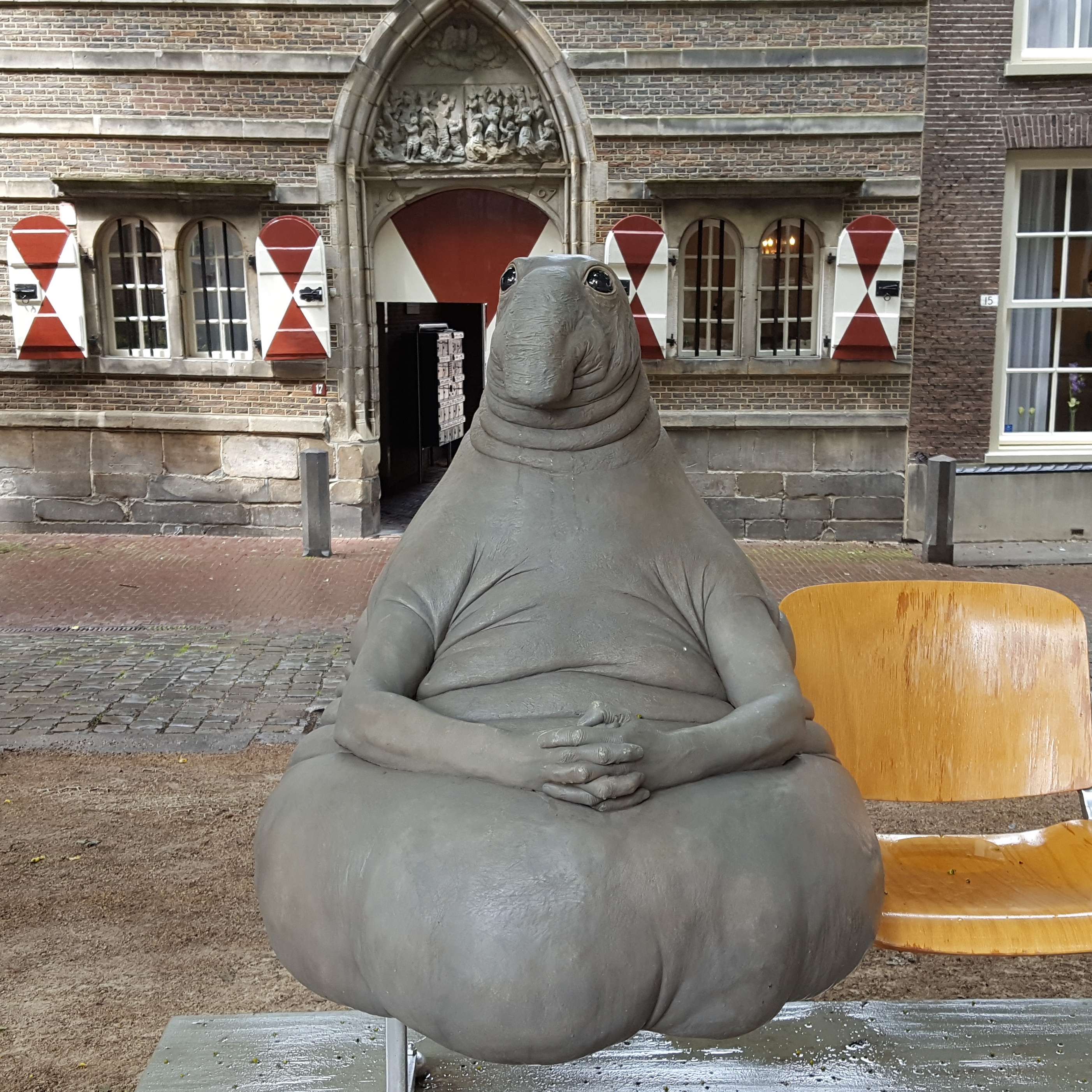proxy.php?image=https%3A%2F%2Fupload.wikimedia.org%2Fwikipedia%2Fcommons%2F2%2F28%2FBeelden_in_Leiden_2016_04_crop.jpg&hash=b80602b0d48900c7b52315704f061cf3 | Рено Каптур клуб Россия | www.KAPTUR.club