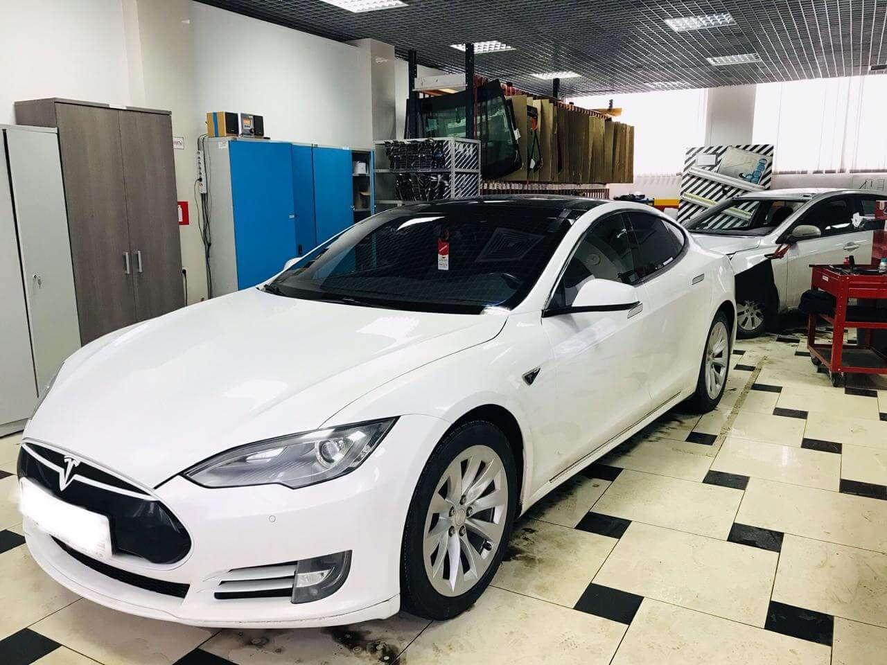 proxy.php?image=https%3A%2F%2Fwww.carglass.ru%2Fimg%2Fforum%2Ftesla-1.jpg&hash=f5c48ec5c8cd121cee66335ff27c59fa | Рено Каптур клуб Россия | www.KAPTUR.club